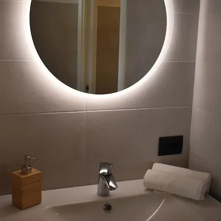 Our Happy Place - Per Il Viaggiatore Slow מנדלו דל לאריו