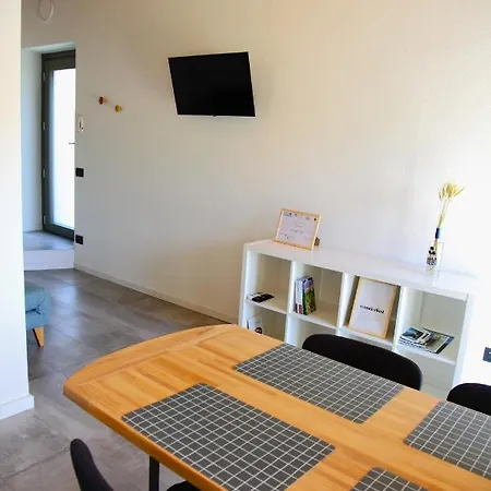 Our Happy Place - Per Il Viaggiatore Slow * מנדלו דל לאריו